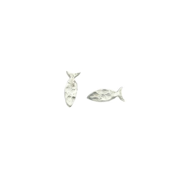 Hammered fish stud earrings